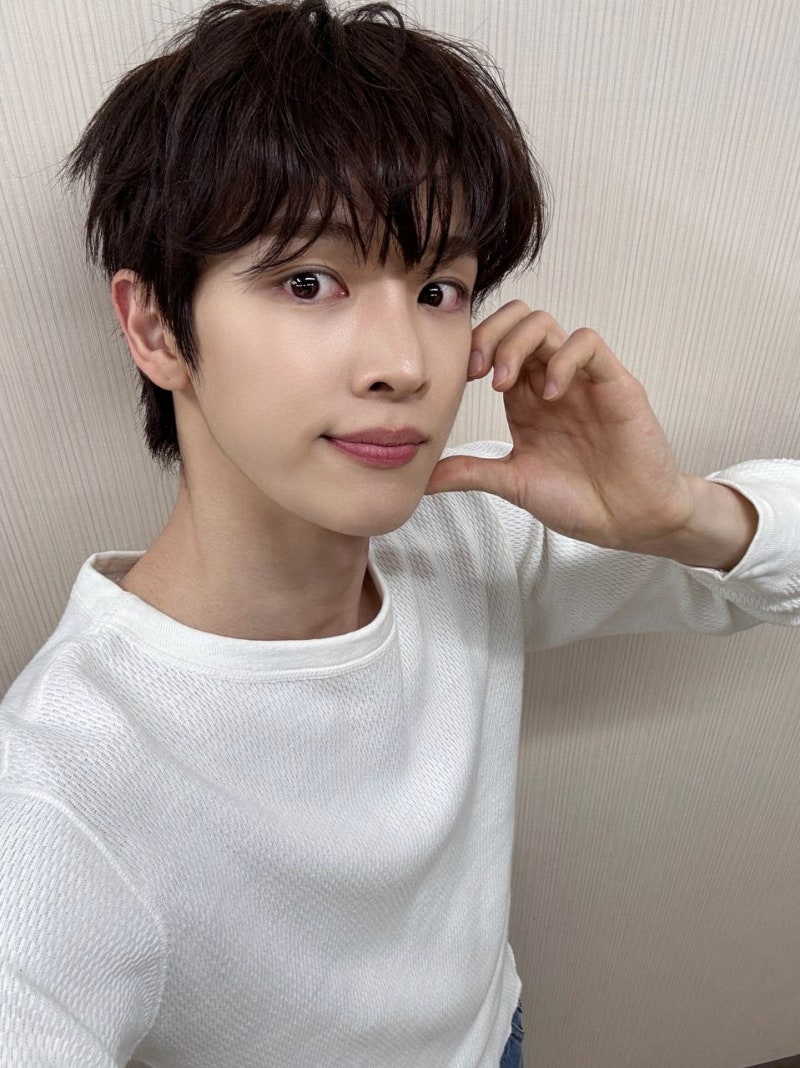 RIIZE Sungchan's Weverse Update (April 8, 2026)