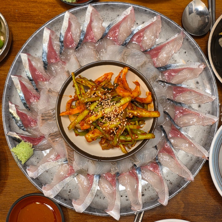  [종각 해변마을과 싱싱해물나라] 종각역횟집: 종각 활고등어회 원조맛집 - 도고회/도다리