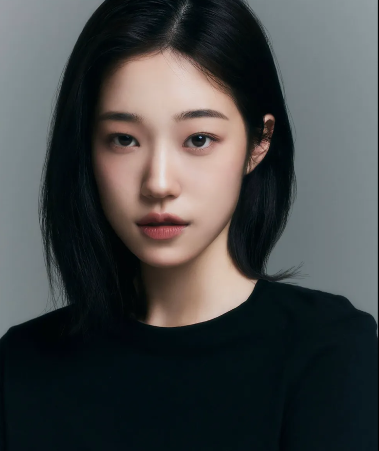 "<b>이대 미대</b> 과대표 출신이라더니..." 비주얼 하나로 충무로 싹쓸이 ....