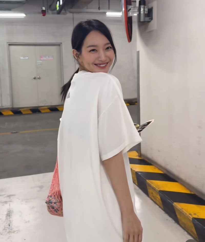 요즘도 매장에서 줄서서 산다는 신민아 루이비통 가방