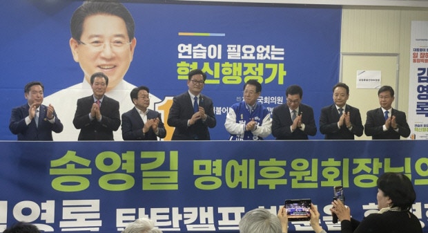전남광주통합시장 경선판 흔드는 ‘빅텐트’… 김영록, 송영길·신정훈·강기정과 메가 연대