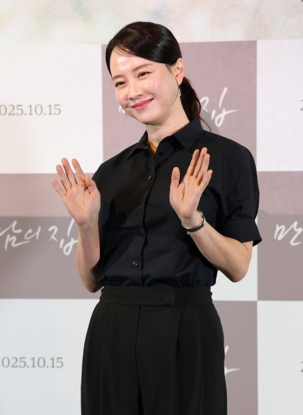 송지효 .. SNL 코리아 시즌8 호스트 .. 병풍 논란에 직접 입 열었다