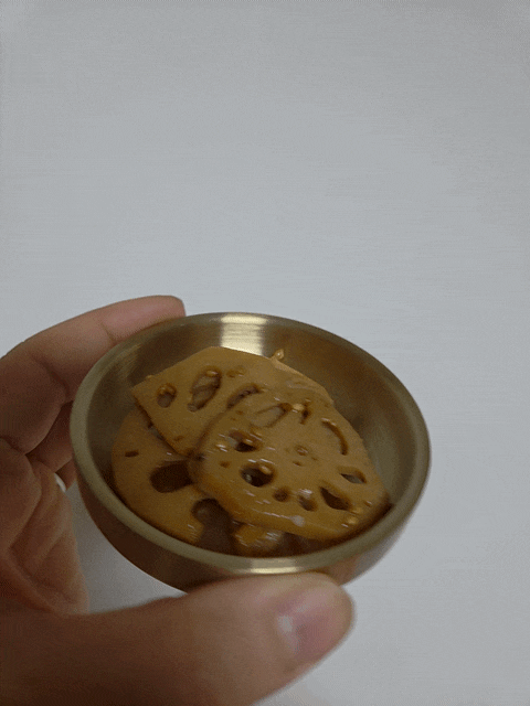 금색 방짜유기와 티타늄찬기의 만남, 고급스러운 한끼 완성