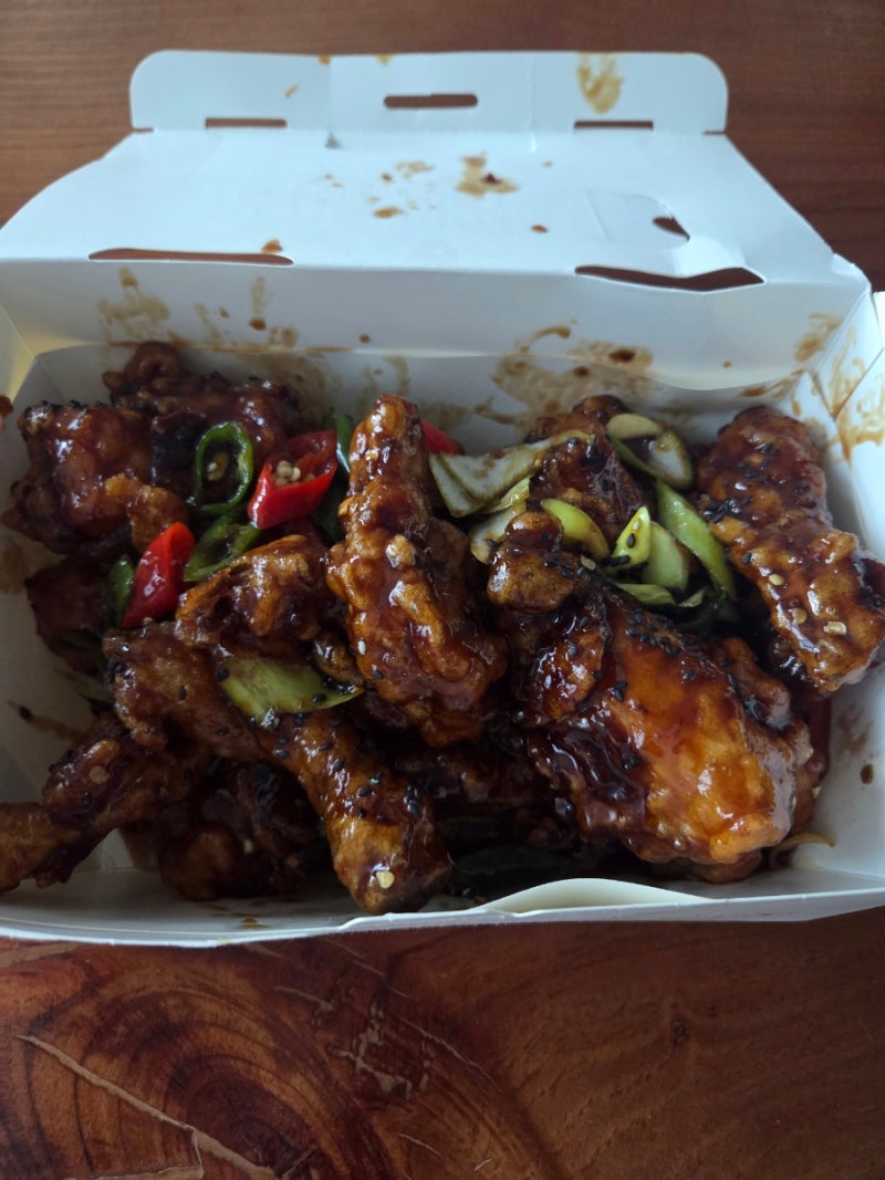 BHC치킨 메뉴 추천 매콤짭짤 맛초킹 칼로리 후기