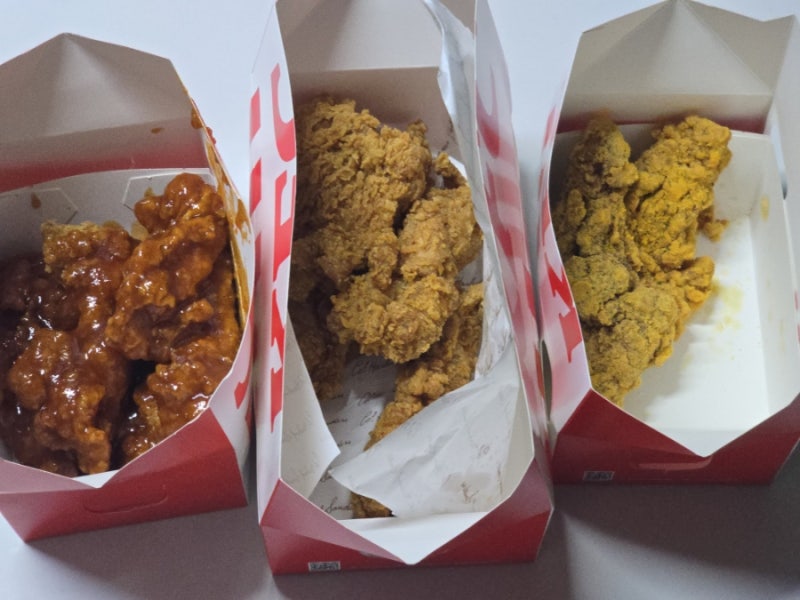 kfc 핫크리스피통다리치킨 갓양념통다리치킨 트러플치르르통다리치킨 매달 11일에 하는 1+1 ....