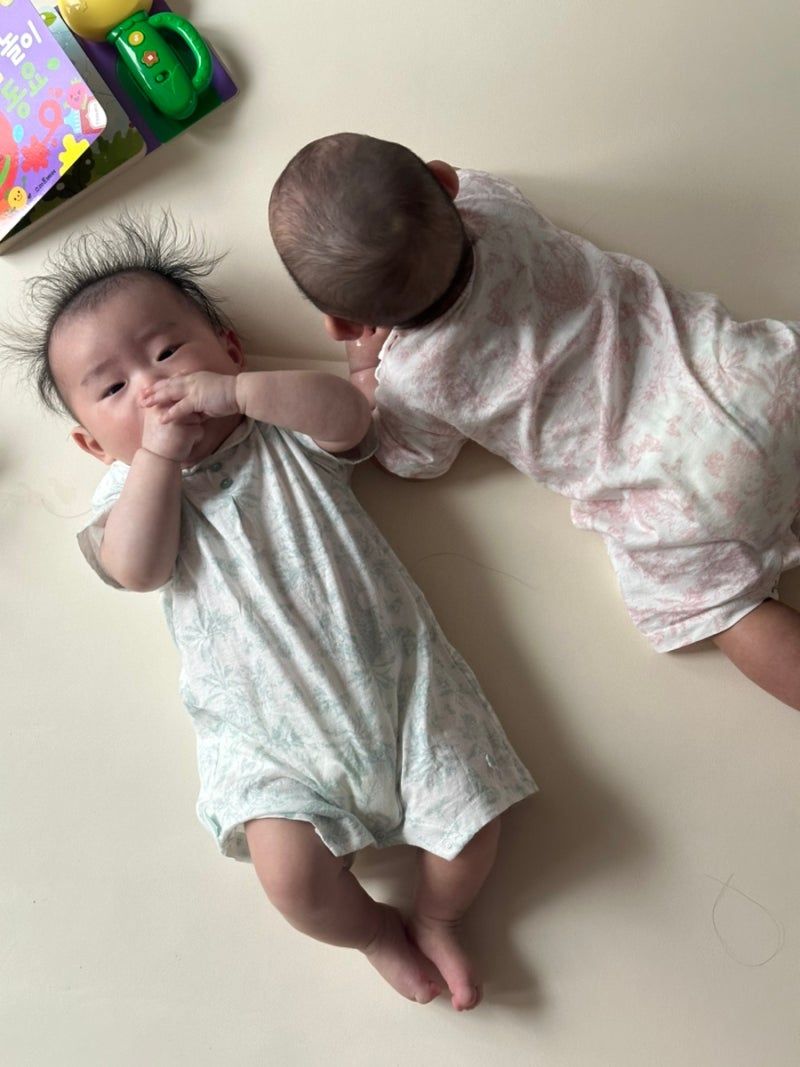 타티네쇼콜라 트왈드 바디수트 쌍둥이 선물 추천