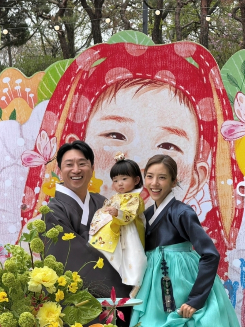 “돌잔치 맞아?”…손담비, 웨딩급 드레스에 시선 폭발