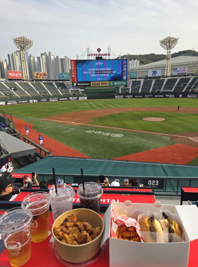 부산 사직구장 퓨처스리그 사직구장 먹거리 푸드코트 좌석 추천 유니폼샵