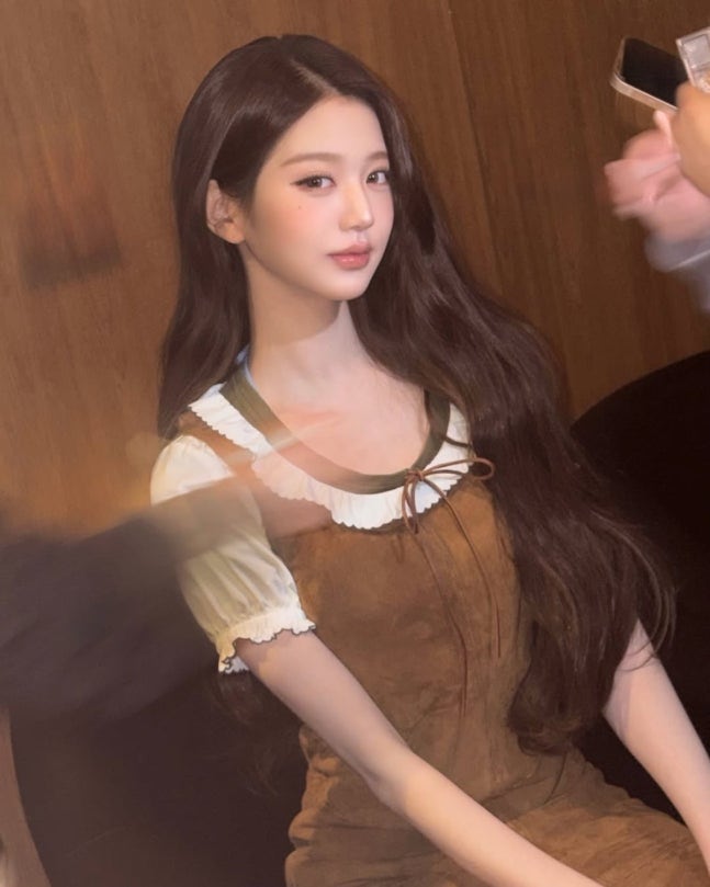 장원영, 광고계 올킬 비주얼... 명품보다 더 눈에 뛴다