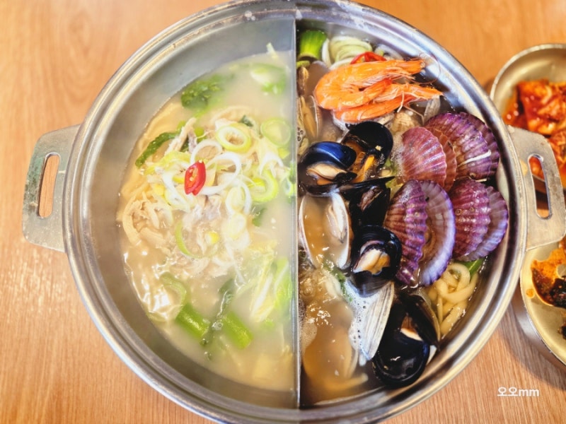 영종도 을왕리 칼국수 맛집 마시안제면소 본점. 반반칼국수