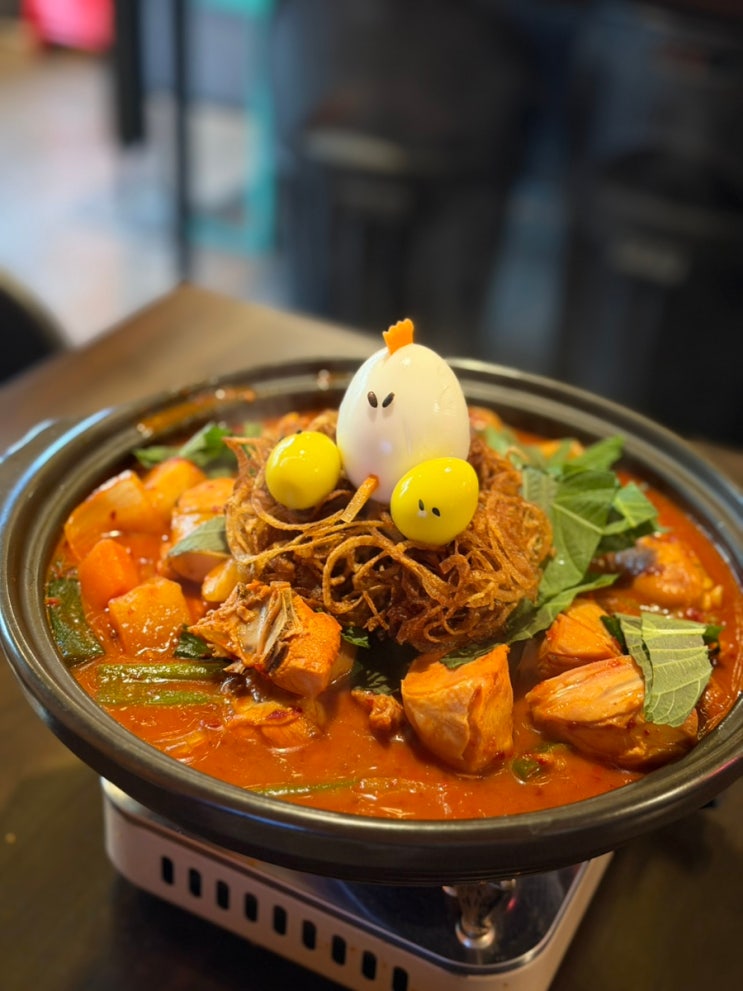  홍대 맛집 둥지닭볶음탕 : 2~4인 식당 추천, 날치알주먹밥 강추