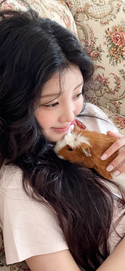 iPhone & Galaxy Wallpaper Recommendations: ILLIT Wonhee Wallpaper Collection