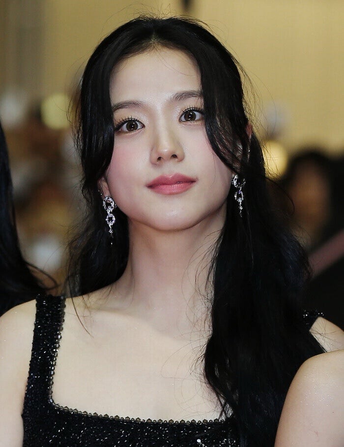 BLACKPINK Jisoo's Saju: A Tree Standing Before Flames - Gap-O Ilju