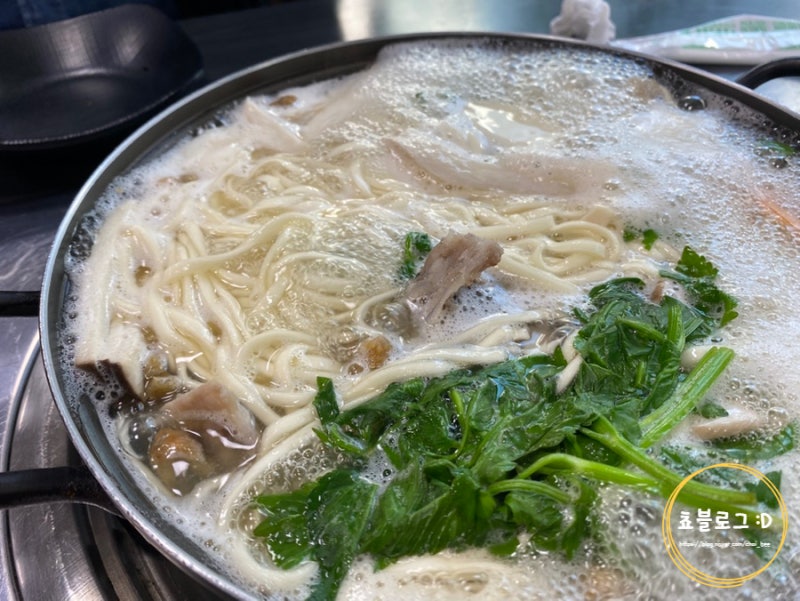 쌀쌀한 날씨에 딱 좋은 산본역 부산복해물칼국수 (복칼국수+복튀김)