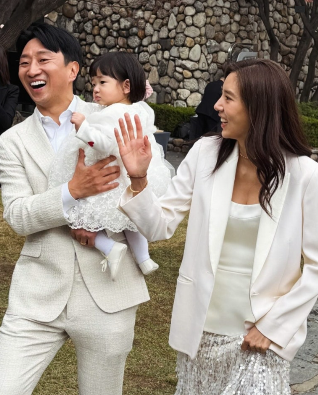 손담비 이규혁 딸 돌잔치 해이 첫돌 드레스 한복 스냅 사진