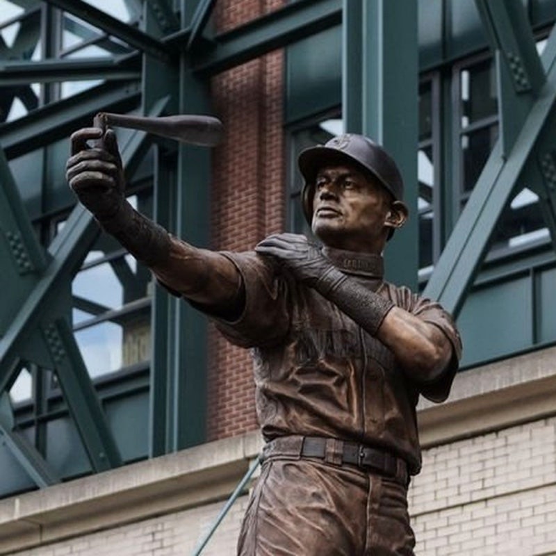 MLB 전설 스즈키이치로, 부러진 배트 동상 해프닝도 레전드…3089안타 업적 정리