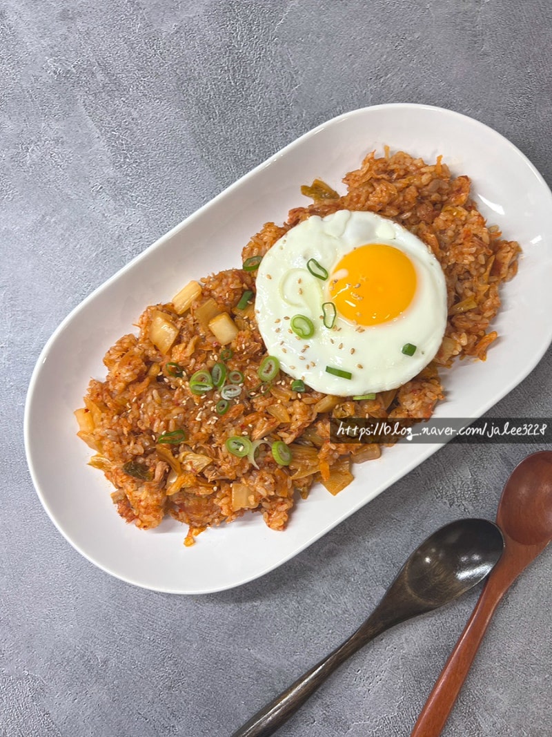 간단한 참치 김치볶음밥 황금 레시피 아이 신김치 볶음밥 종류 만들기