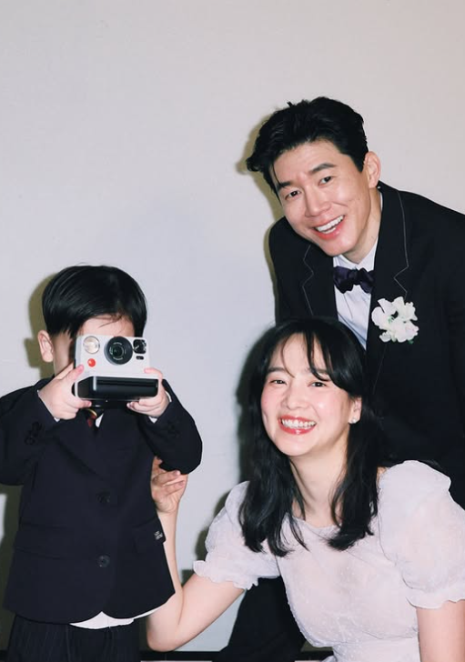 김무열 윤승아 아들 출산 후 11년 만에 드레스 자태, "결혼 때 43kg→현재 50kg" 7kg 증량 고백한 ....
