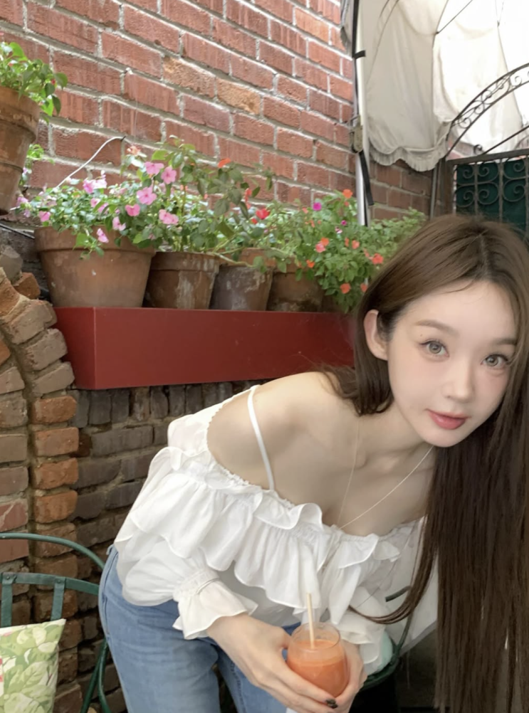  [셀럽 패션] 강민경 인스타 패션 이 블라우스 뭐야? 아베무어 완전 정리