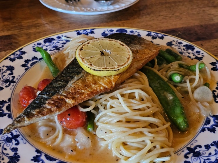  제주도 맛집, 둘레길 서귀포중문본점에서 맛본 인생 흑돼지 카츠와 고등어 파스타