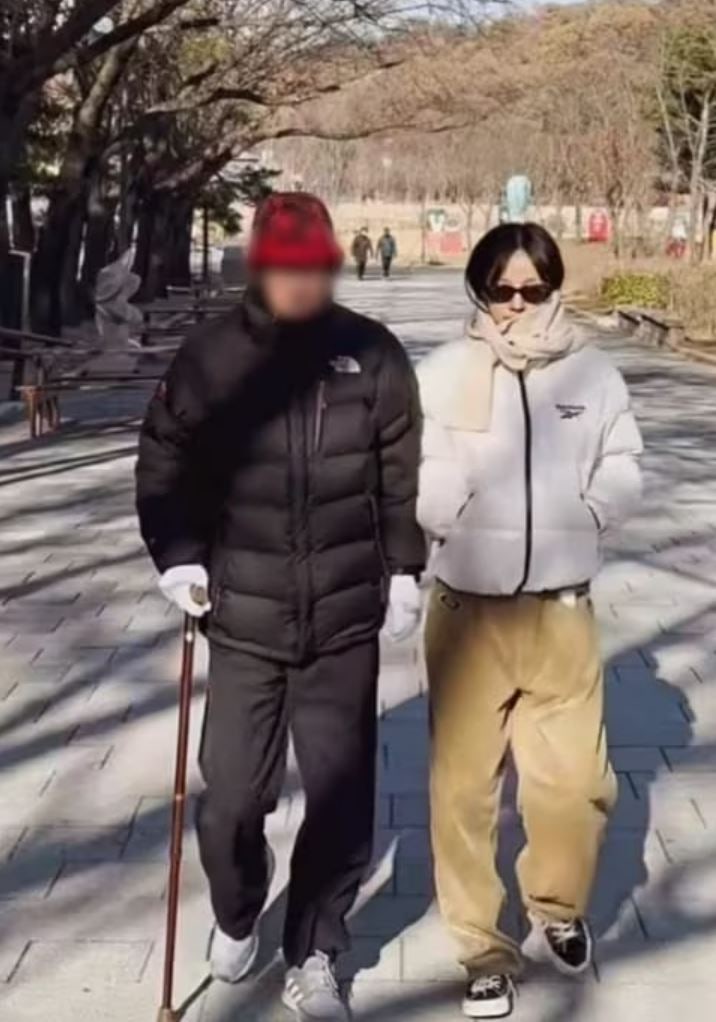 이효리 부친상 4년 전 투병 고백 재조명 “아빠는 나를 안 잊었다”