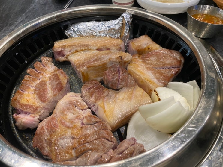  육즙당 광화문점 _ 숙성돼지고기 구워주는 콜키지프리 고깃집