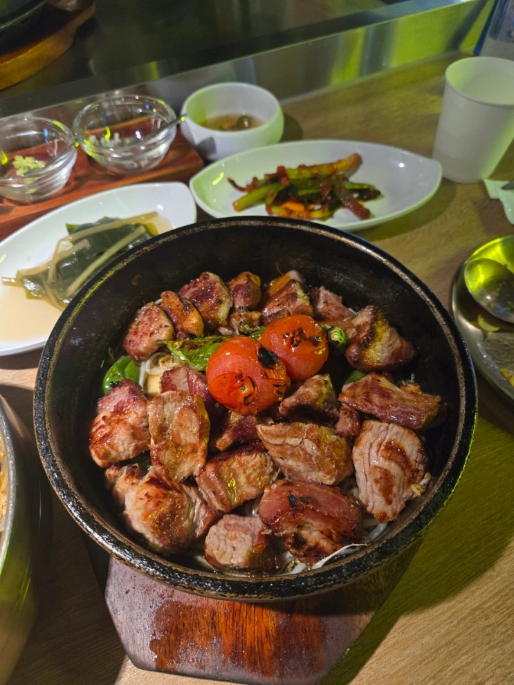  연남동고기집 미래회관, 상위 1% 숙성 통목살 구워주는 프리미엄 데이트 맛집
