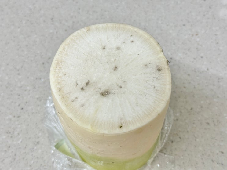  무 갈색 검은색 점 생겼을 때 먹어도 될까? 기준 확인하는 방법