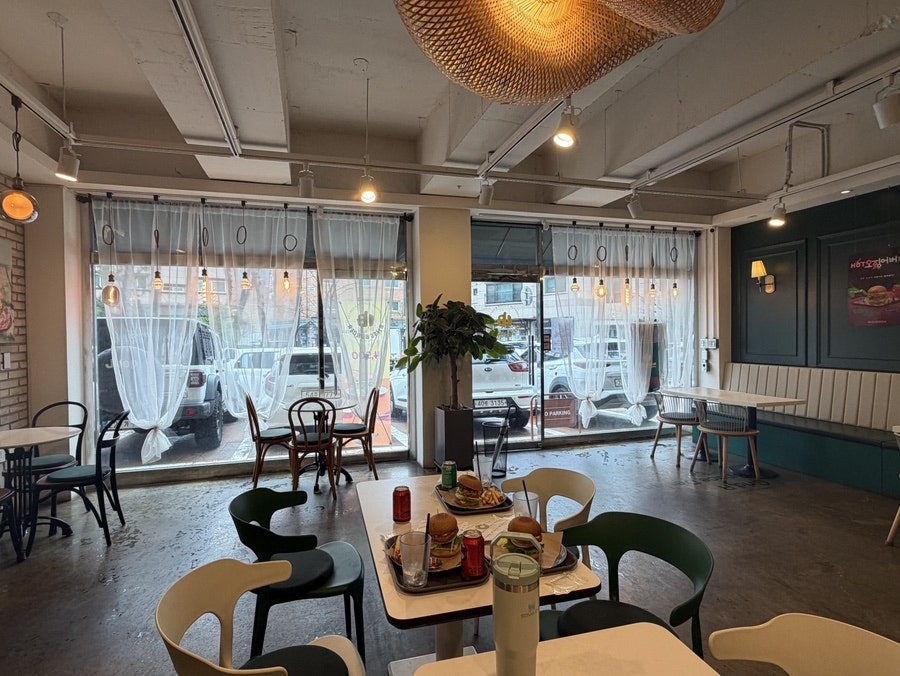 블리스버거 까치울역점 사진 2