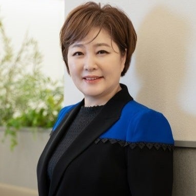 이금희가 전하는 위로의 철학 "따뜻함으로 세상과 소통하다"