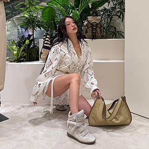 이자벨마랑 오스칸 호보 소프트 백, 베켓 스니커즈까지 봄코디 준비