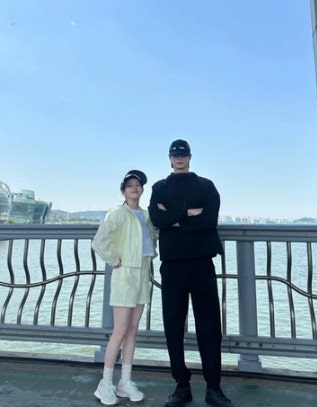 아이유,변우석 한강 데이트..럽스타그램 터진 설렘..이종석은 괜찮을까