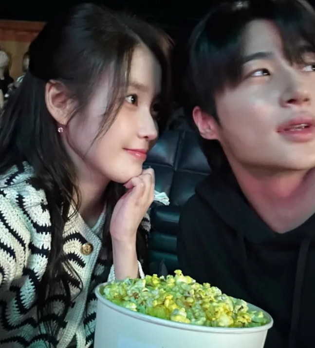 아이유, '이종석♥' 변우석과 럽스타그램 '한강 러닝' 데이트까지 '발칵' 여배우 미모 화제