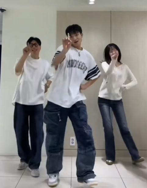  지예은 바타 열애 인정 교회 친구에서 연인으로 발전한 설렘 가득한 비하인드