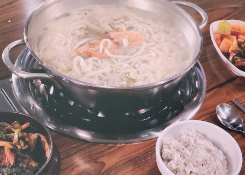 백반기행 홍성 해물칼국수 8년 뚝심이 빚어낸 진미 맛집 이태란 밥상