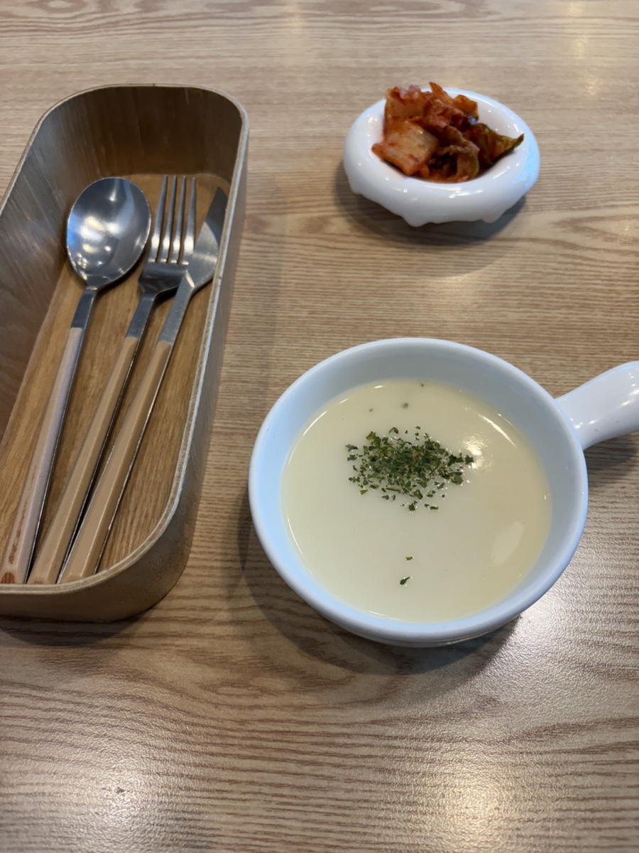 돈까스브로스 송도라이크홈점 사진 3