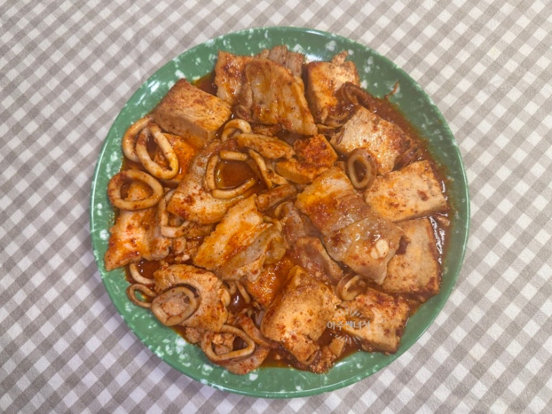 매콤한 양념 - 삼겹살 오징어 두부 두루치기 레시피 만들기