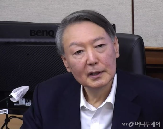 <b>윤석열</b> 김건희 들어오자 시선... 명태균 <b>여론조사</b> 증인 신문서... 