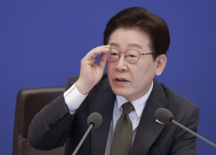 [석간-뉴스] <b>李 대통령</b> “서류 복사 직원까지…다주택자는 다... 