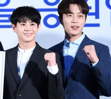양요섭 윤두준 데뷔 첫 시구! 2026 KBO 마운드 달구는 하이라이트 의리