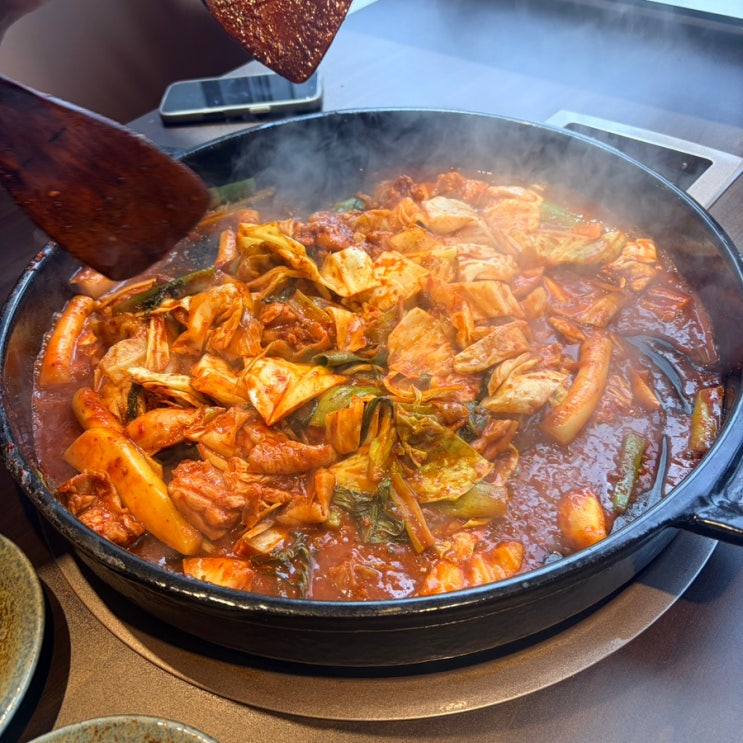 미사맛집추천 / 4가지의 인기브랜드를 한번에 만나볼 수 있는 미사 맛집 [ 닭익는마을&올떡 ]