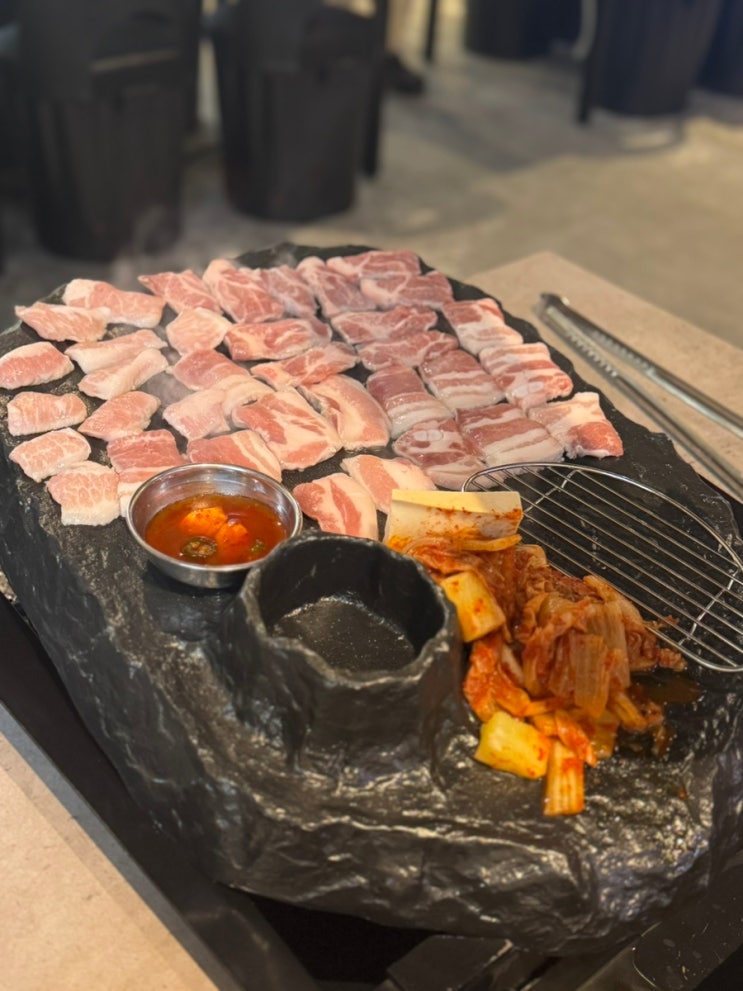 수원 맛집 삼겹살 구워주는 곳 치즈볶음밥과 사이드메뉴 필수 쏘삼208 수원역점