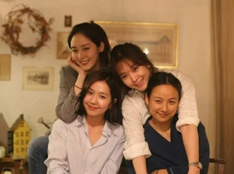 이효리 부친상으로 모인 핑클 완전체 "우리 리더 고생했어" 가슴 먹먹한 우정