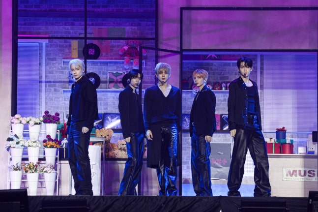  투모로우바이투게더(TXT), 7연속 밀리언셀러 달성 - 재계약 이후 첫 앨범 《7TH YEAR: 가시덤불에 잠시 바람이 멈췄을 때에서도》 135만장 이상 판매
