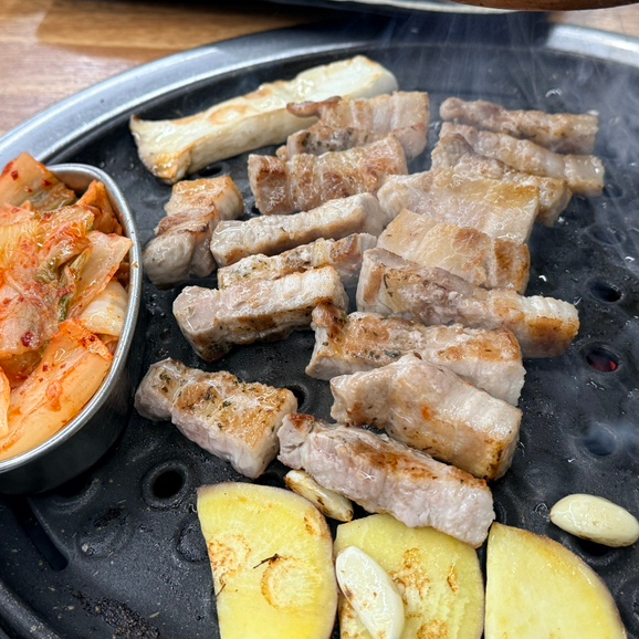 동방축산 아시아드점 사진 1