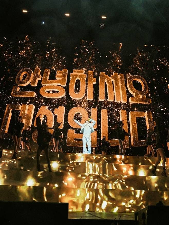 빅뱅, 코첼라 뒤집었다 — "날 봐 귀순"이 미국 땅을 울린 날