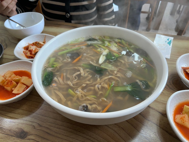  천안 수신 양 많은 바지락 도토리 칼국수 현지인 맛집 은행나무집칼국수