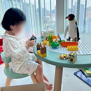 아기책상 추천 - 스토케 뮤테이블 솔직후기(돌아기, 두돌아기 쇼파책상도 가능해요)