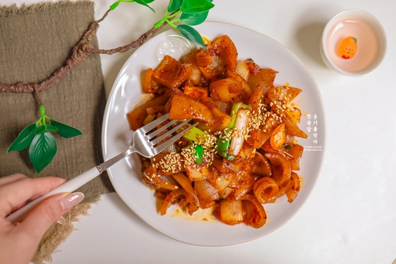 돼지껍데기 양념 매콤달콤 볶음 잡내제로 구이 요리법 돼지껍질 요리 굽는법