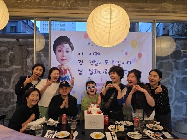 이경실, 행복한 환갑파티…조혜련→정선희 '의리의 개그맨들' 뭉쳤다